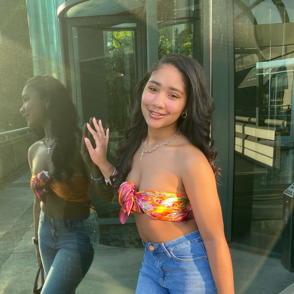 Meet your Posher, Tia